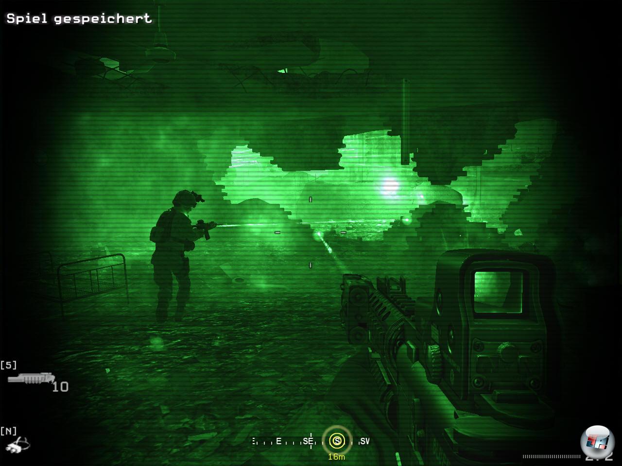 Nachts sind alle Feinde gr&uuml;n: Durch das Nachtsichtger&auml;t betrachtet gewinnen die Schlachtfelder nochmals an Dramatik.