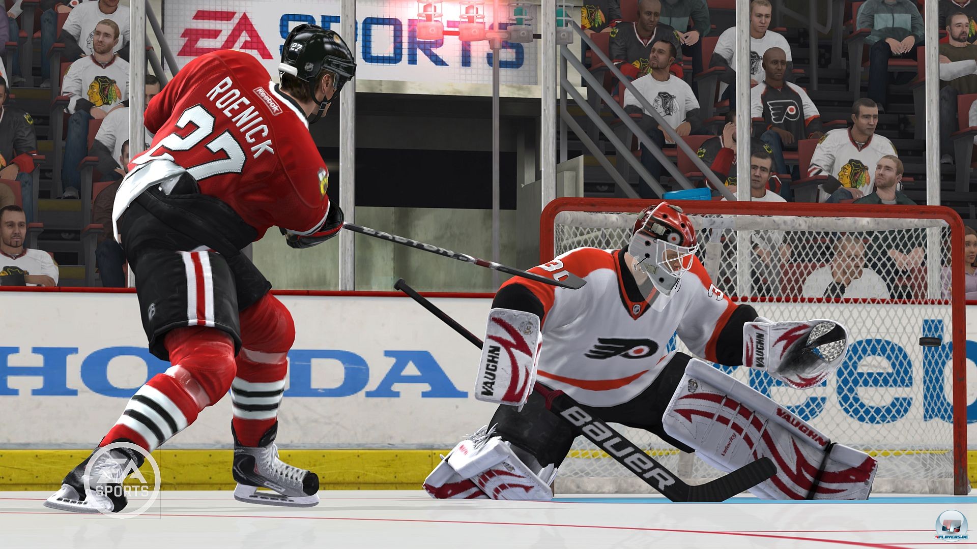 Vor dem Tor geht es etwas hektischer zu als in NHL 11 - mehr Abpraller, mehr Abdr&auml;ngen, aber auch mehr Pfiffe wegen Fouls am Goalie.