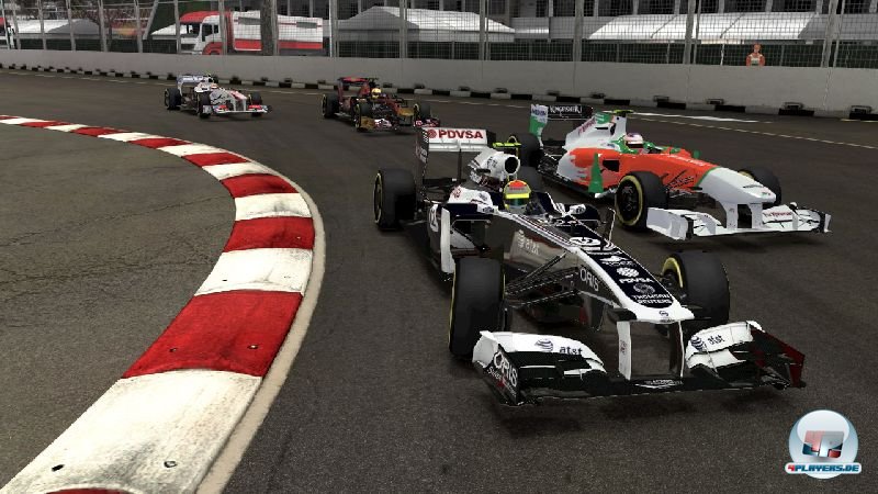 Die KI verh&auml;lt sich nicht immer optimal und steht gerade im Qualifying gerne im Weg rum oder blockiert die Ideallinie.