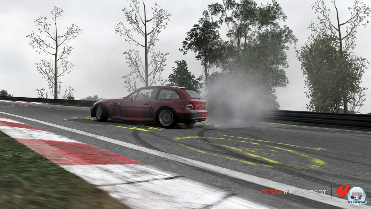 &Uuml;ber der Nordschleife sorgt leider eine konstante Wolkenschicht f&uuml;r tr&uuml;be Aussichten. Auch die Streckenf&uuml;hrung weicht teilweise vom Original ab.