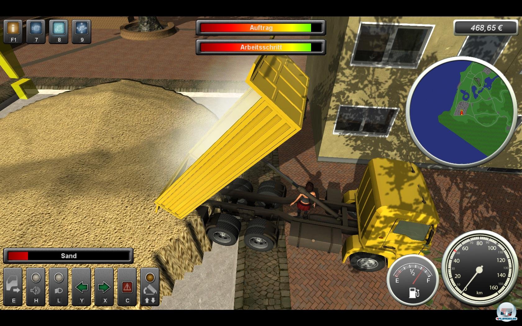 Einer der ersten Auftr&auml;ge: Einen Sandkasten bef&uuml;llen. Damen die durch meinen Laster schweben gibt's gratis dazu.