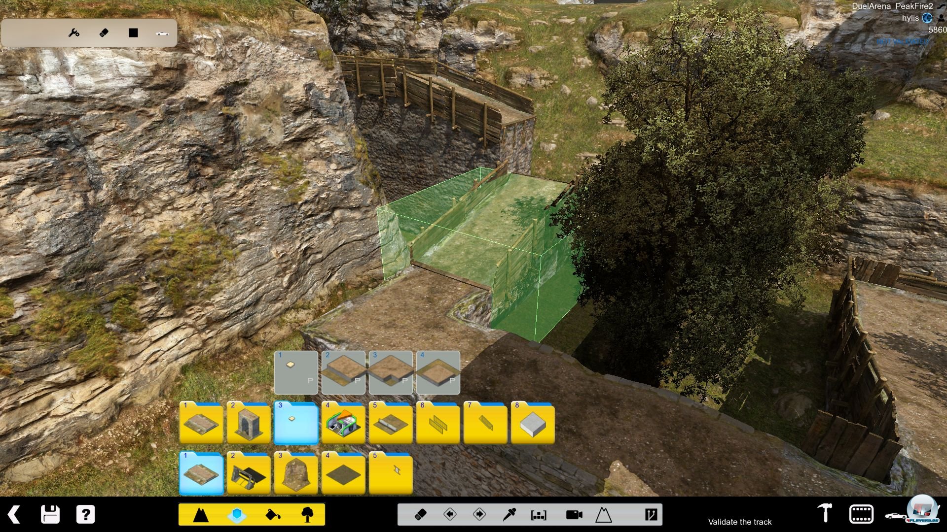Im Editor l&auml;sst sich die Umgebung flott verformen oder mit neuen Bl&ouml;cken ausstatten.
