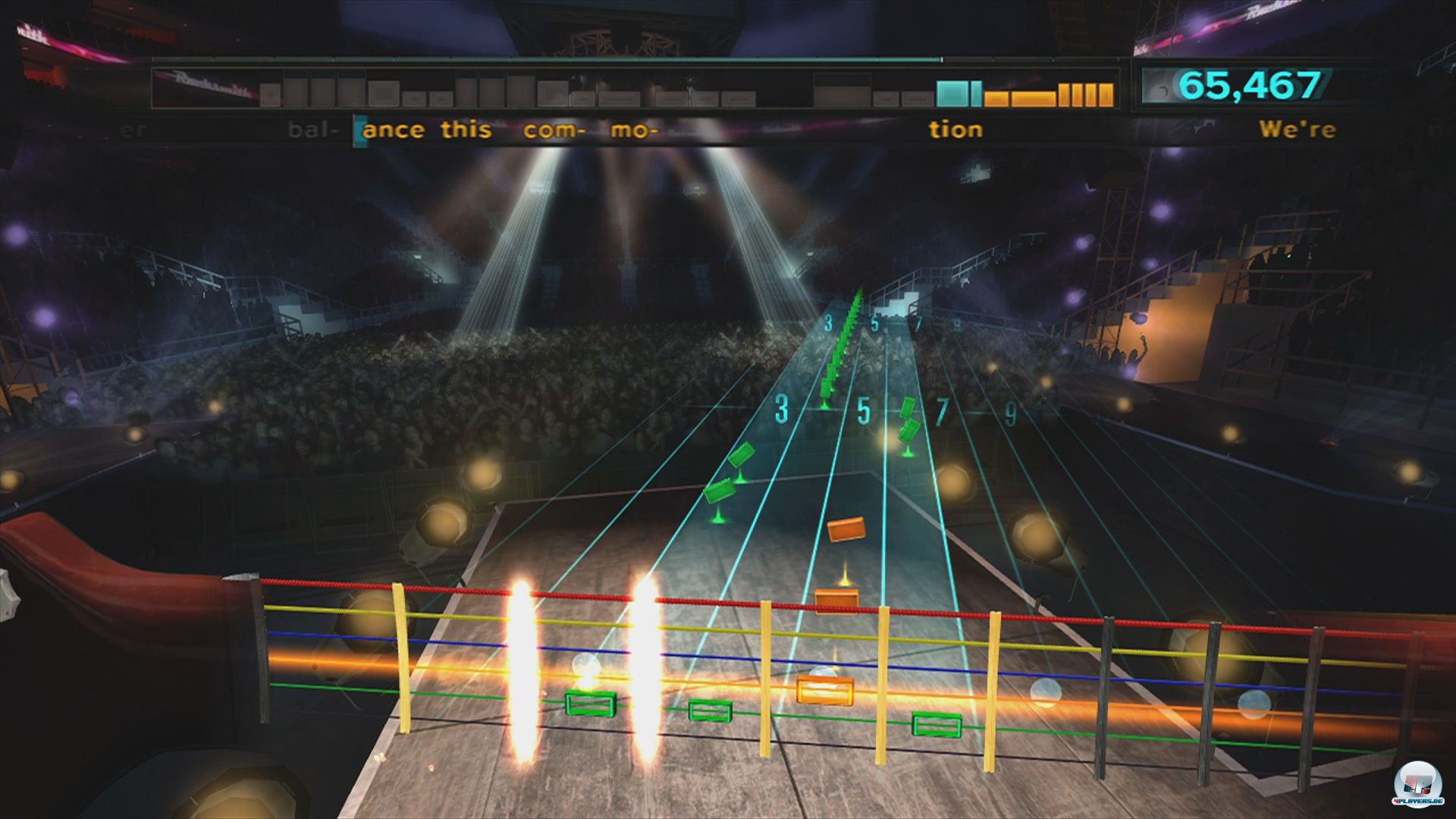 Die Kulisse ist spr&ouml;de und kann nicht mit Harmonix' Rock Band-Serie mithalten.