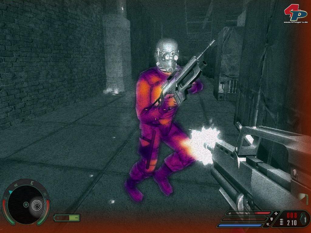 Das Nachtsichtger&auml;t verzerrt das Bild zu einem unheimlichen Farbrausch.