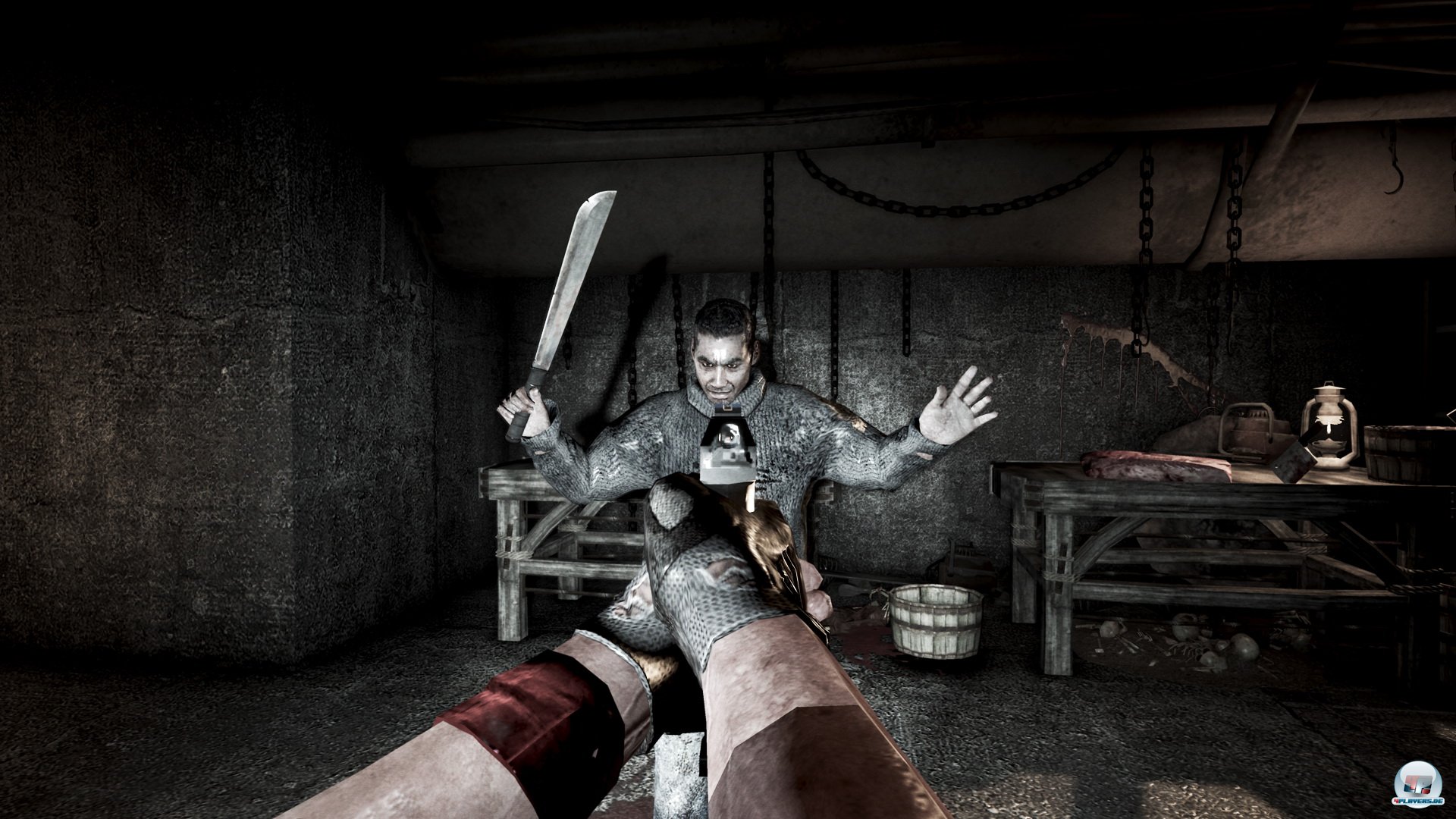 Wie reagiert man auf bewaffnete Feinde? Man hat viele M&ouml;glichkeiten - auch den Bluff oder den R&uuml;ckzug.