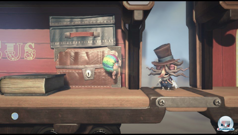 Ja, das hier ist tats&auml;chlich Vita-Grafik: Materialien wie das Leder des Koffers sehen dank Glanz und feinen Oberfl&auml;chenstrukturen richtig r&auml;umlich aus.