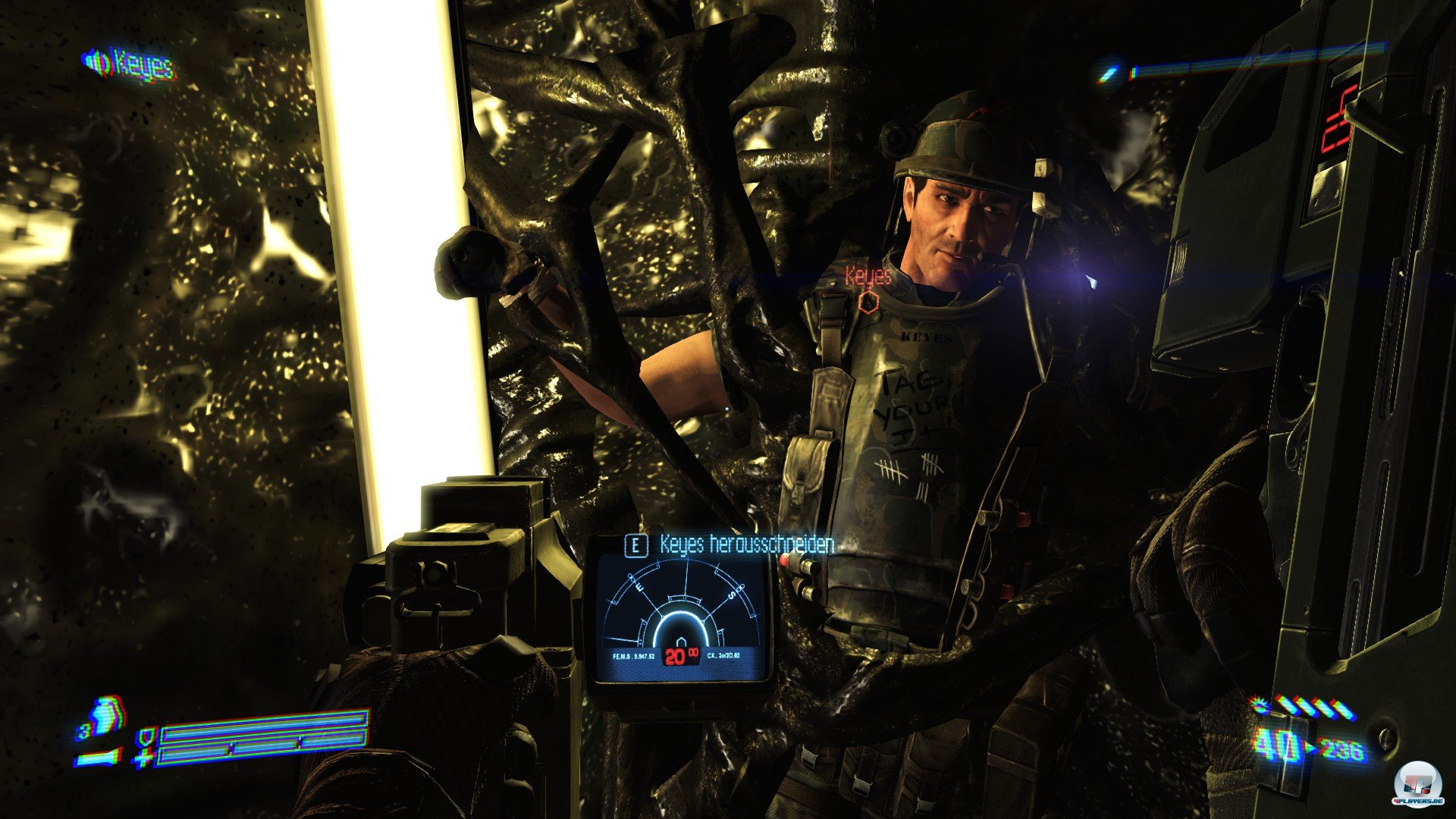 Mit Hilfe des Motion-Trackers werden Feinde und Missionziele angezeigt. Da w&auml;hrenddessen die Waffe nach oben gehalten wird, ist das nicht immer ungef&auml;hrlich.