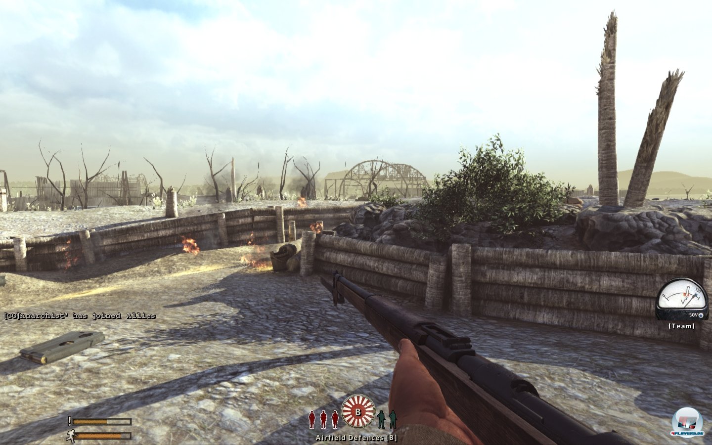 Die neuen Flammenwerfer hinterlassen Spuren. Hier hat ein Flammensto&szlig; Holz entz&uuml;ndet. 