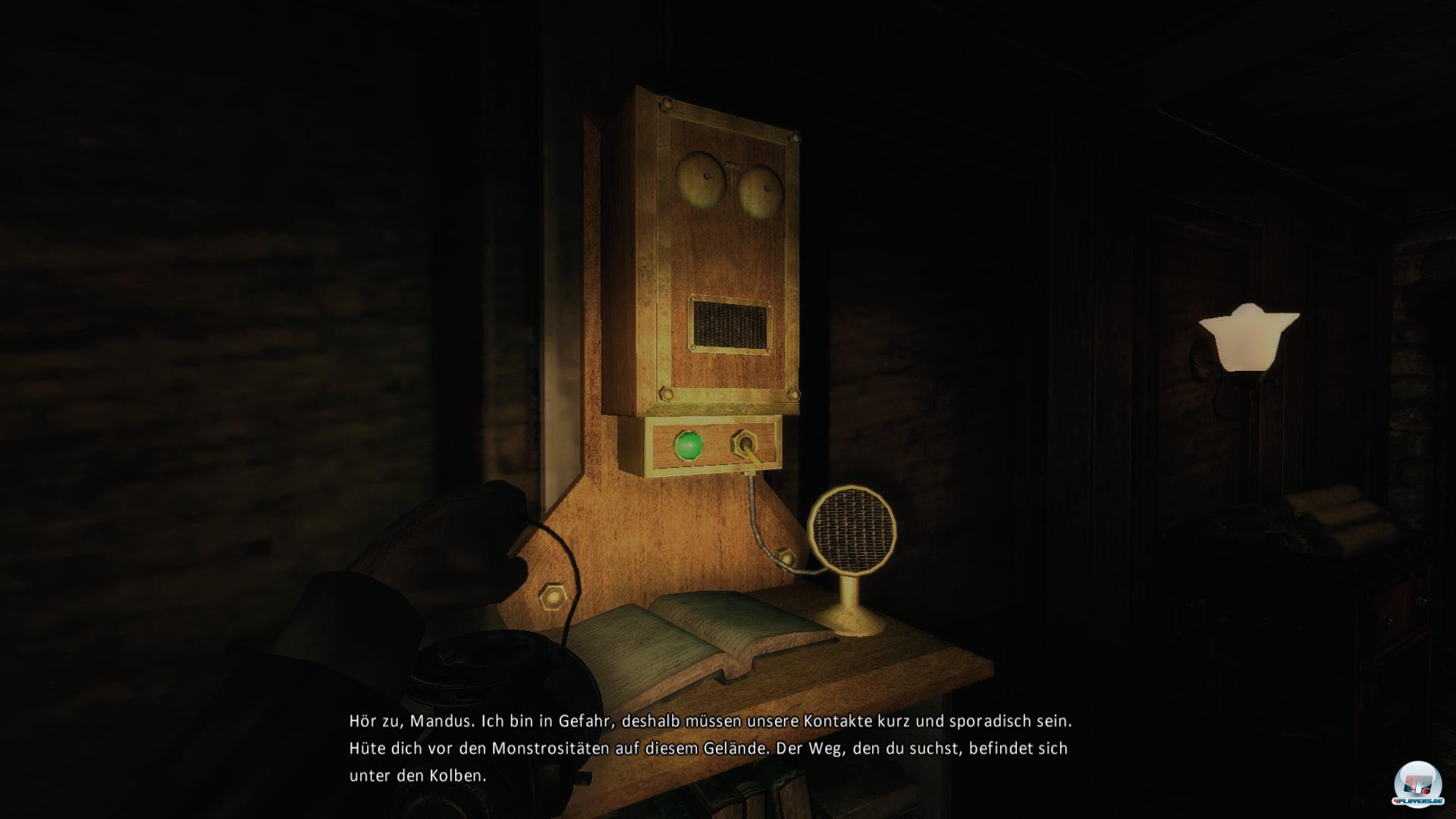 Bioshock l&auml;sst gr&uuml;&szlig;en: Irgendwann trifft man auf Apparate, die klingeln und man wird von einem Unbekannten immer tiefer in die Keller gelockt.