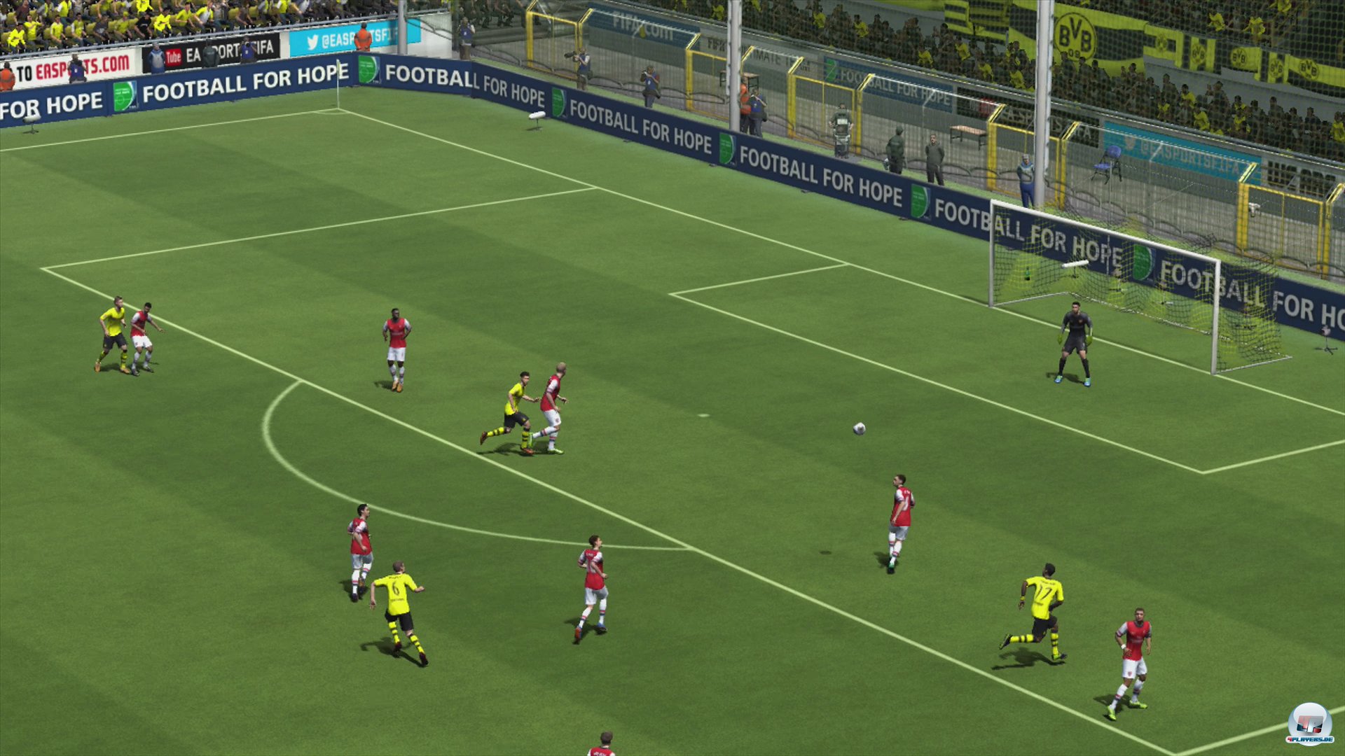 Die gr&ouml;&szlig;te &Auml;nderung in der Steuerung: Man kommt besser in die Zweik&auml;mpfe, kann sich regelrecht in den Mann dr&auml;ngen - das sorgt f&uuml;r mehr Unsicherheit in der Abwehr.