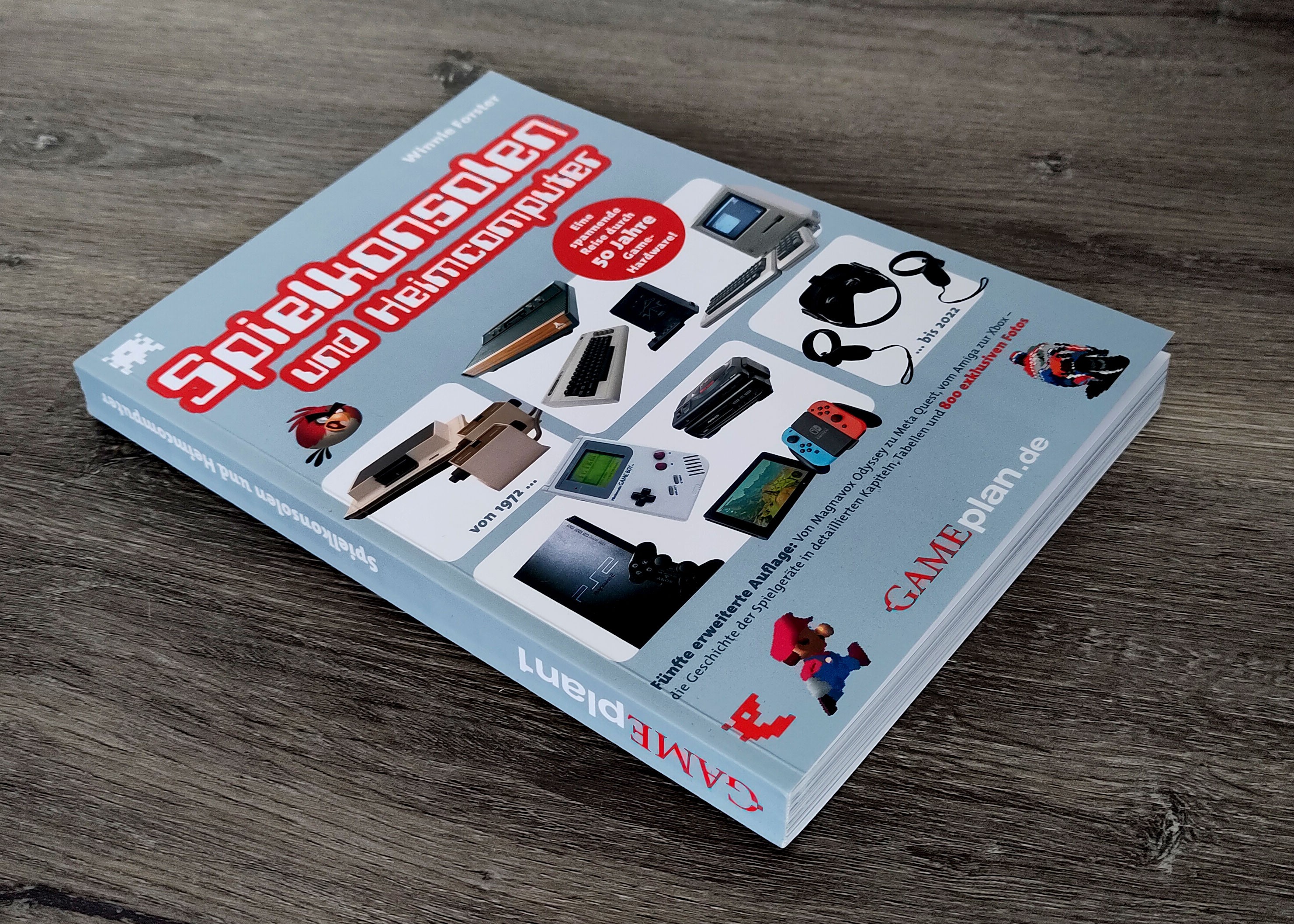 Schlichtes graues Cover, viel Inhalt &ndash; die f&uuml;nfte Auflage eines modernen Nerd-Klassikers.