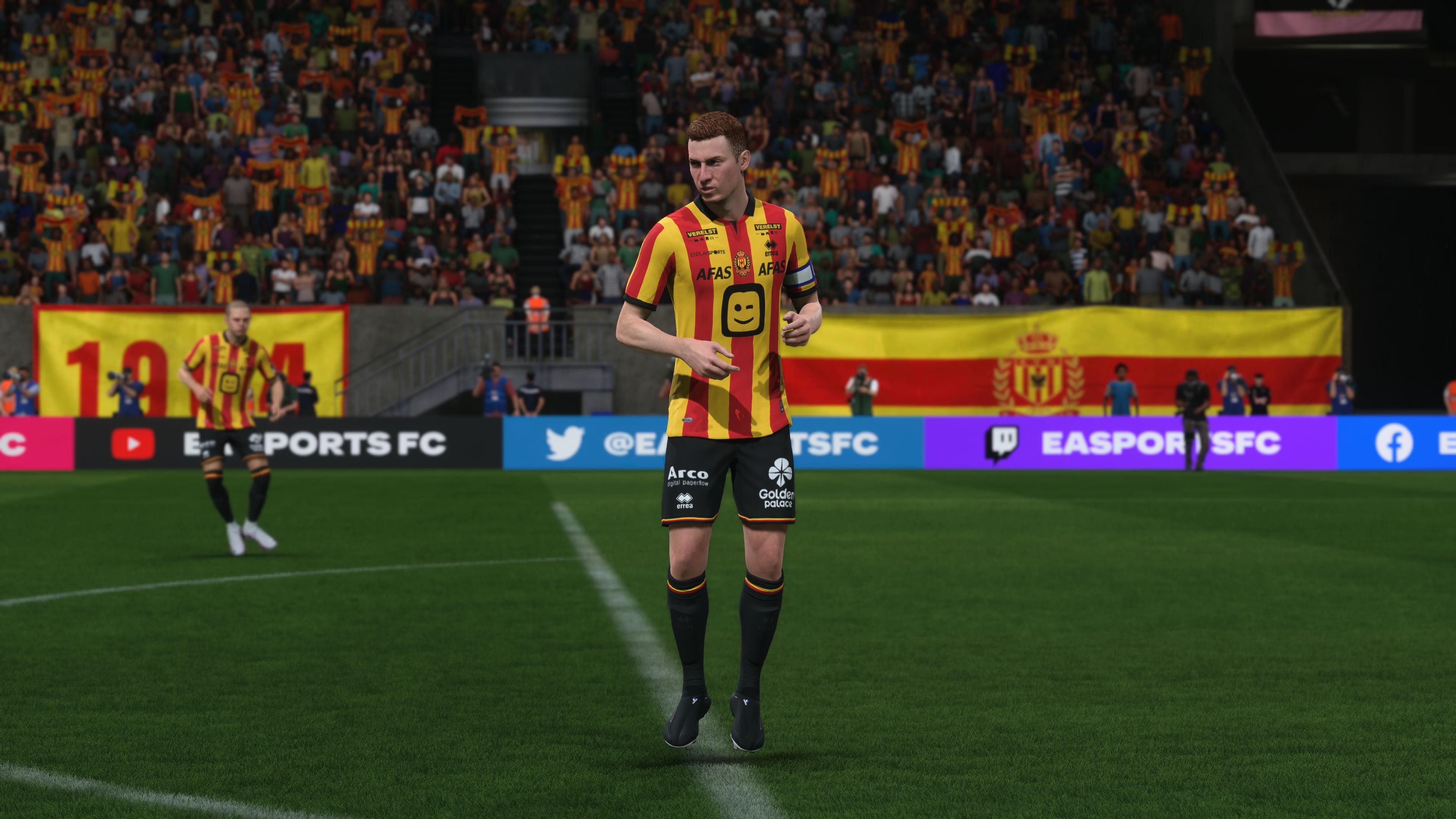 Ebenfalls ein alter Fashion-Spruch: Gr&uuml;n und Blau tr&auml;gt Kaspers Frau; Rot und Gelb tr&auml;gt der Kasper selbst. Dem begegnet das Logo des Hauptsponsors vom belgischen Erstligisten KV Mechelen auf dem Heimtrikot mit einem Augenzwinkern.