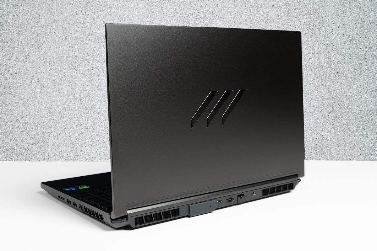 Understatement als Lebenseinstellung: Das &Auml;u&szlig;ere des MIFCOM-Notebooks ist sehr unaufgeregt und stilsicher.